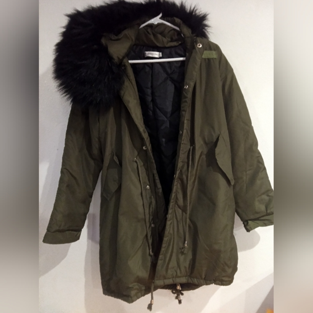 Women's Olive Green Quilted Puffer Parka with Faux Fur Trim